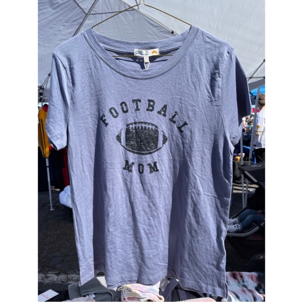 ✨50% OFF SALE✨ NWT C&C California FOOTBALL MOM tee sz M